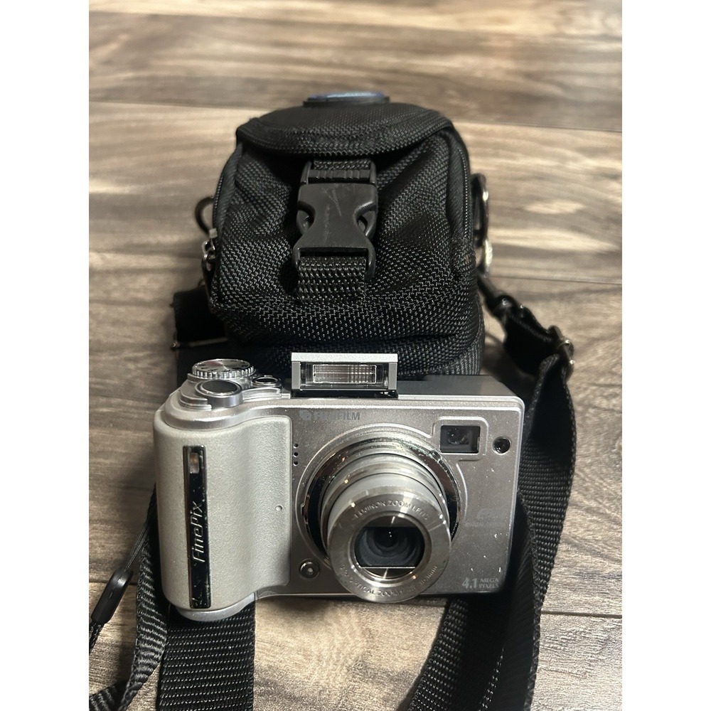 Fujifilm Finepix E500 4.1MP Digital Camera Silver Bundle Digicam Tested Working